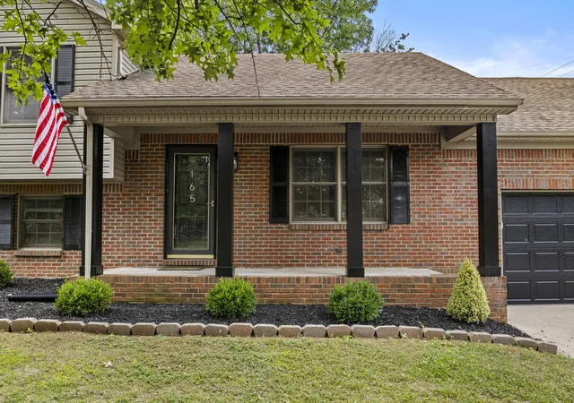 Photo 3 of Sale Pending at 165 Paddock Dr, Versailles, KY 40383 | MLS# 26022276 | Listing updated on 2026-09-27