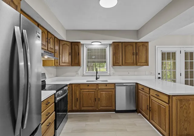 Photo 3 of Sale Pending at 165 Paddock Dr, Versailles, KY 40383 | MLS# 26022276 | Listing updated on 2026-09-27