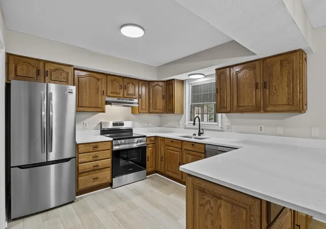 Photo 4 of Sale Pending at 165 Paddock Dr, Versailles, KY 40383 | MLS# 26022276 | Listing updated on 2026-09-27