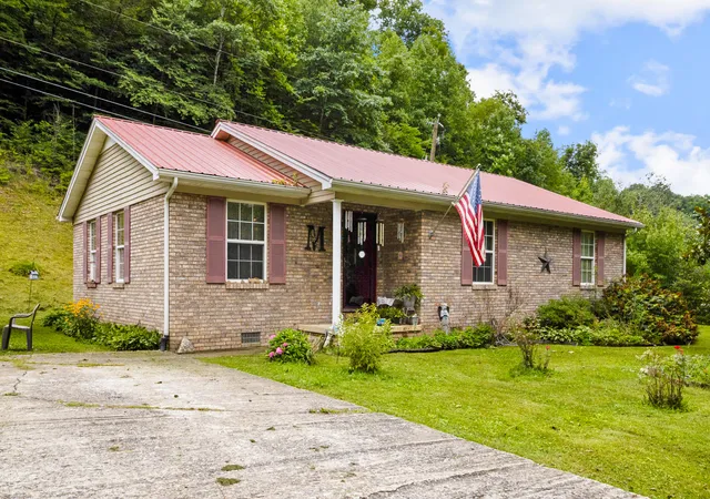 Photo 1 of Sale Pending at 156 J C Osborne Blvd, Hyden, KY 41749 | MLS# 26025086 | Listing updated on 2026-09-14