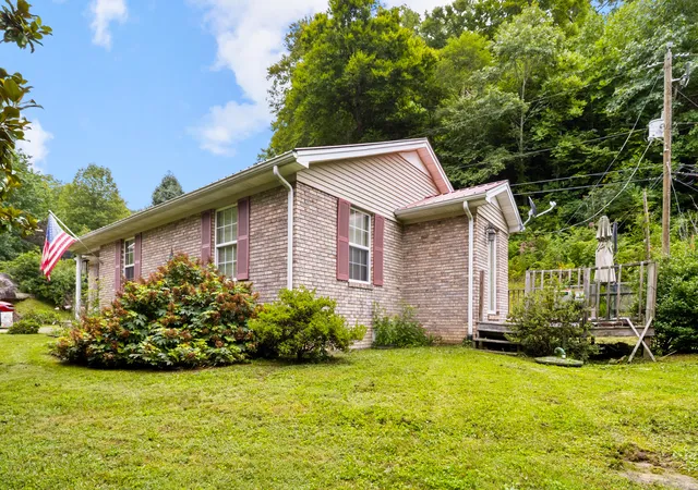 Photo 3 of Sale Pending at 156 J C Osborne Blvd, Hyden, KY 41749 | MLS# 26025086 | Listing updated on 2026-09-14