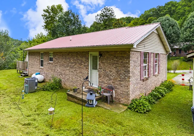 Photo 3 of Sale Pending at 156 J C Osborne Blvd, Hyden, KY 41749 | MLS# 26025086 | Listing updated on 2026-09-14