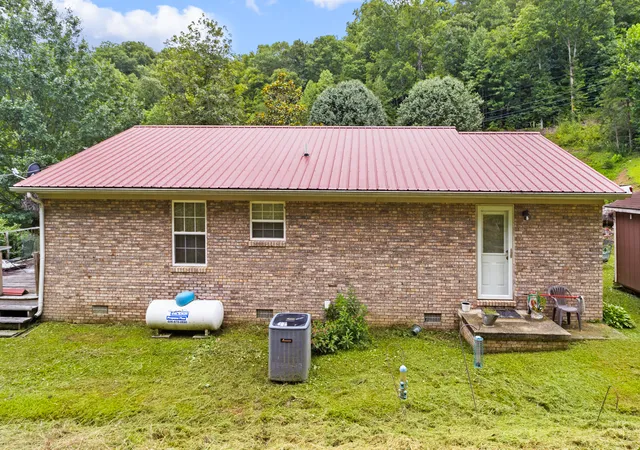 Photo 4 of Sale Pending at 156 J C Osborne Blvd, Hyden, KY 41749 | MLS# 26025086 | Listing updated on 2026-09-14
