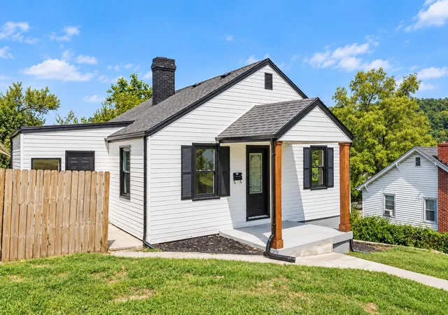 Photo 1 of Single family home for sale at 108 Alexander St, Frankfort, KY 40601 | MLS# 26023283 | Listing updated on 2026-10-13