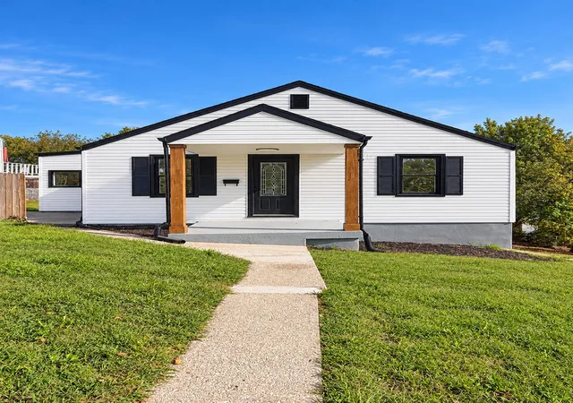 Photo 2 of Single family home for sale at 108 Alexander St, Frankfort, KY 40601 | MLS# 26023283 | Listing updated on 2026-10-13
