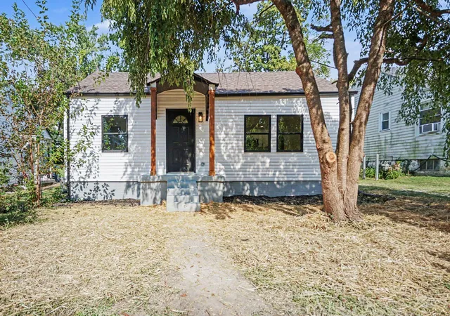 Photo 1 of Single family home for sale at 137 Elkhorn Dr, Frankfort, KY 40601 | MLS# 26025644 | Listing updated on 2026-10-13