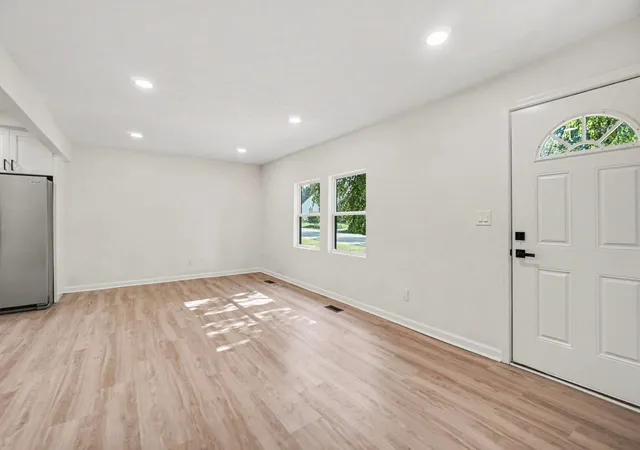 Photo 3 of Single family home for sale at 137 Elkhorn Dr, Frankfort, KY 40601 | MLS# 26025644 | Listing updated on 2026-10-13