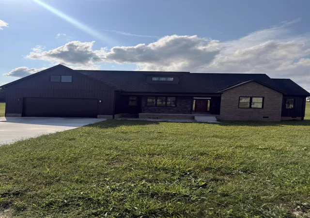 Photo 2 of Single family home for sale at 911 Milward Dr, Harrodsburg, KY 40330 | MLS# 26020942 | Listing updated on 2026-09-13
