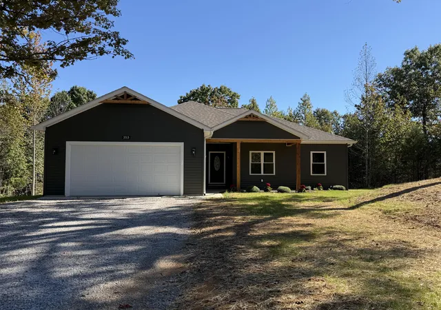 Single family home for sale at 353 Kings Ridge Ct, Eddyville, KY 42038 | MLS# 26020965