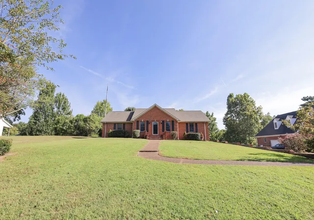 Photo 2 of Single family home for sale at 6415 Waid Cir, Paducah, KY 42001 | MLS# 26024683 | Listing updated on 2026-09-09