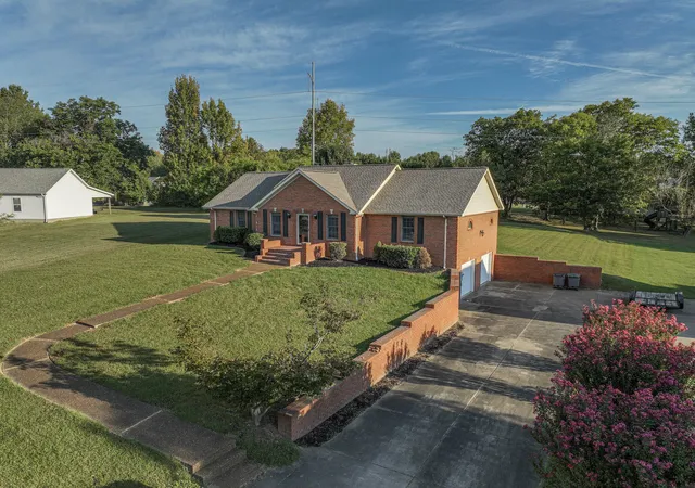 Photo 4 of Sale Pending at 6415 Waid Cir, Paducah, KY 42001 | MLS# 26024683 | Listing updated on 2026-10-19