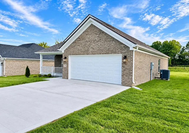 Photo 2 of Single family home for sale at 304 Cinchpost Cir, London, KY 40744 | MLS# 26021598 | Listing updated on 2026-10-15