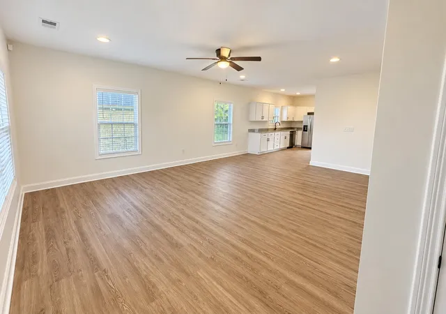 Photo 4 of Single family home for sale at 304 Cinchpost Cir, London, KY 40744 | MLS# 26021598 | Listing updated on 2026-10-15