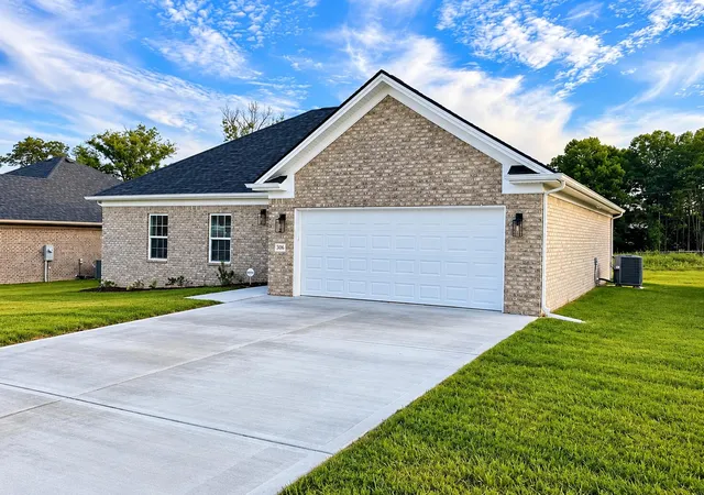 Photo 2 of Single family home for sale at 306 Cinchpost Cir, London, KY 40744 | MLS# 26021597 | Listing updated on 2026-10-20