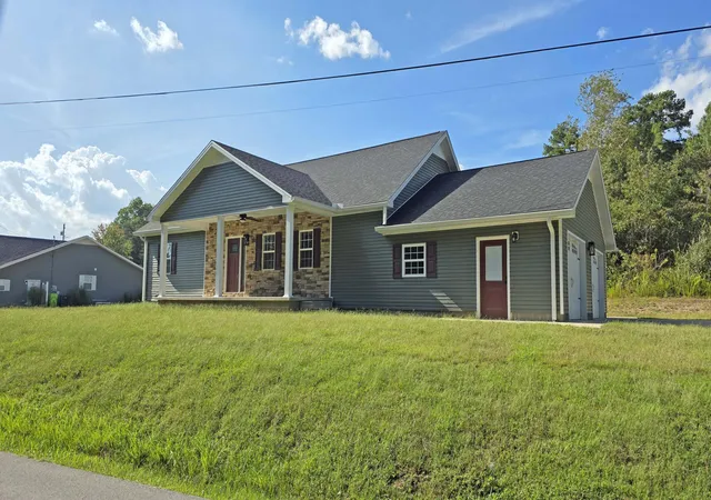 Photo 2 of Single family home for sale at 3521 Cabin Crk Rd, London, KY 40741 | MLS# 26021446 | Listing updated on 2026-10-13