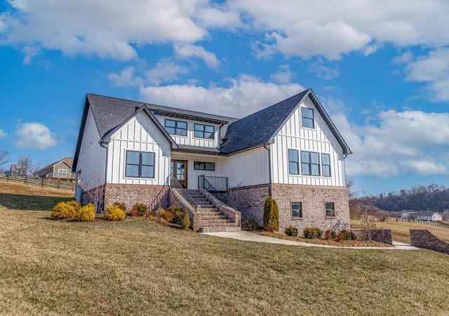Photo 1 of Single family home for sale at 635 Lakeside Dr, Lancaster, KY 40444 | MLS# 26024114 | Listing updated on 2026-09-02