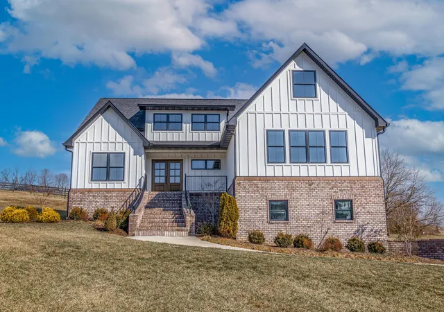 Photo 2 of Single family home for sale at 635 Lakeside Dr, Lancaster, KY 40444 | MLS# 26024114 | Listing updated on 2026-09-02