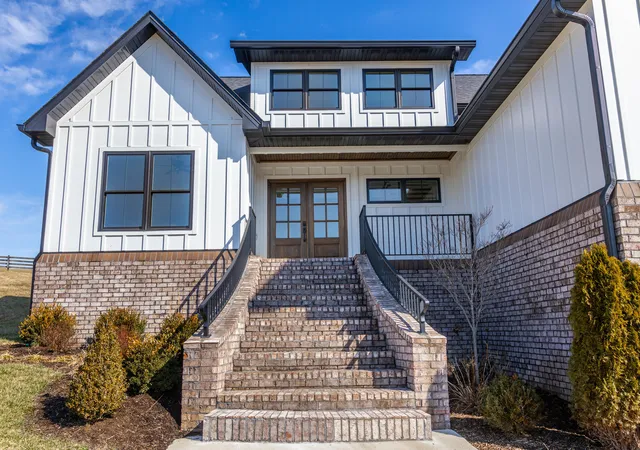 Photo 3 of Single family home for sale at 635 Lakeside Dr, Lancaster, KY 40444 | MLS# 26024114 | Listing updated on 2026-09-02