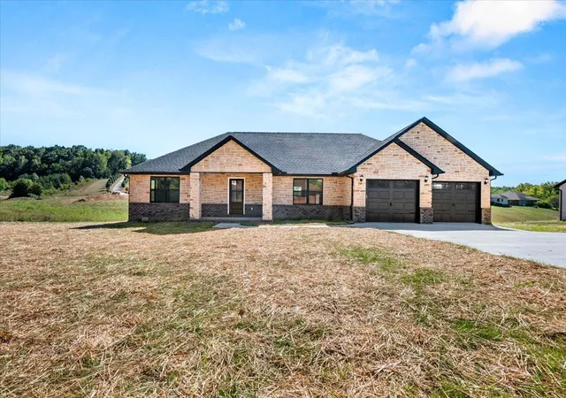Photo 1 of Single family home for sale at 395 Madison Cir, London, KY 40741 | MLS# 26021707 | Listing updated on 2026-10-13