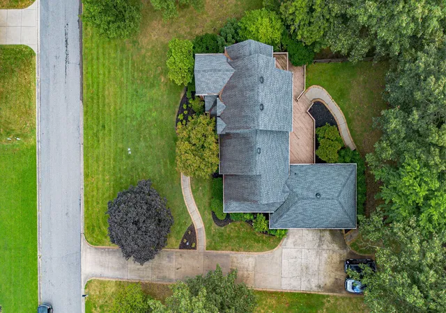 Photo 2 of Single family home for sale at 70 Barrington Cir, Paducah, KY 42003 | MLS# 26023899 | Listing updated on 2026-09-14