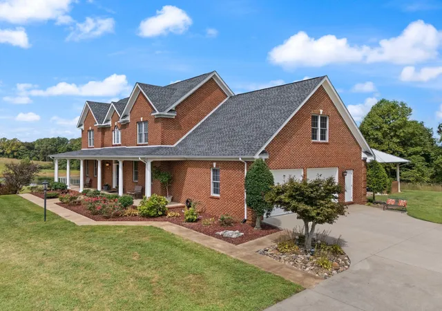 Photo 3 of Mansion for sale at 1270 Nubbin Ridge Rd, Somerset, KY 42503 | MLS# 26023944 | Listing updated on 2026-09-09