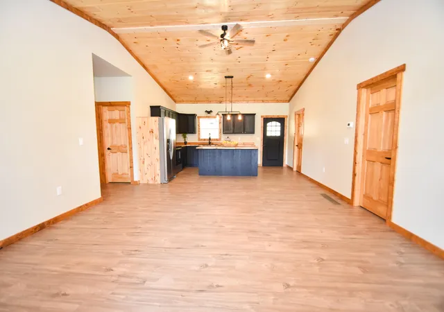 Photo 3 of Single family home for sale at 7070 Red Lick Rd, Irvine, KY 40336 | MLS# 26022016 | Listing updated on 2026-09-09