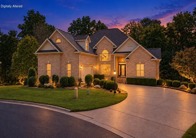 Photo 1 of Single family home for sale at 320 Cascade Dr, Paducah, KY 42003 | MLS# 26022487 | Listing updated on 2026-09-27