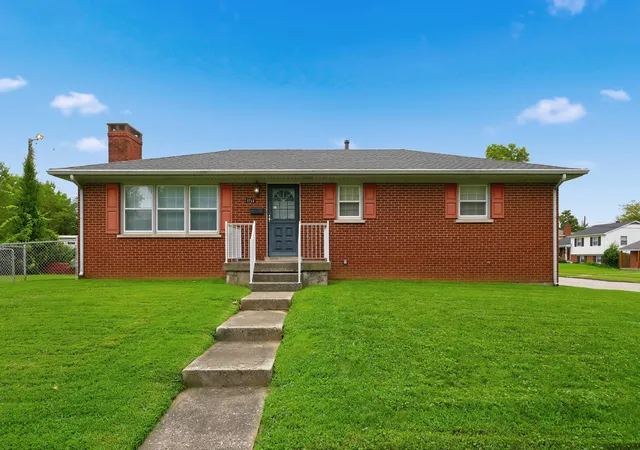 Photo 1 of Single family home for sale at 1715 Harrogate Rd, Lexington, KY 40505 | MLS# 26026387 | Listing updated on 2026-10-22