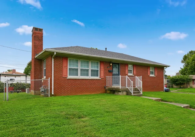 Photo 2 of Single family home for sale at 1715 Harrogate Rd, Lexington, KY 40505 | MLS# 26026387 | Listing updated on 2026-10-22