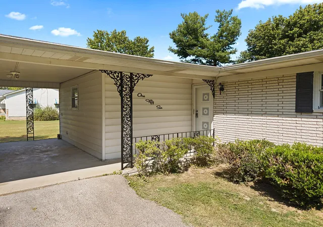 Photo 3 of Single family home for sale at 156 W 3rd Avenue, Calvert City, KY 42029 | MLS# 26025245 | Listing updated on 2026-09-14