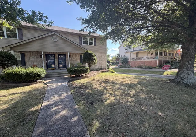 Photo 2 of Single family home for sale at 127 Bay Hl Dr, Winchester, KY 40391 | MLS# 26022409 | Listing updated on 2026-10-13
