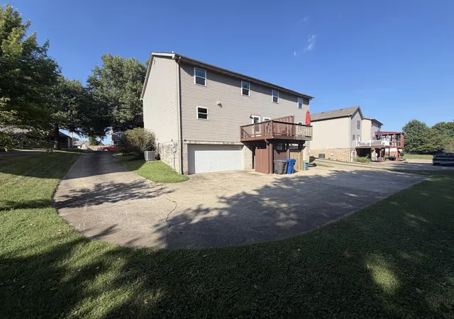 Photo 3 of Single family home for sale at 127 Bay Hl Dr, Winchester, KY 40391 | MLS# 26022409 | Listing updated on 2026-10-13