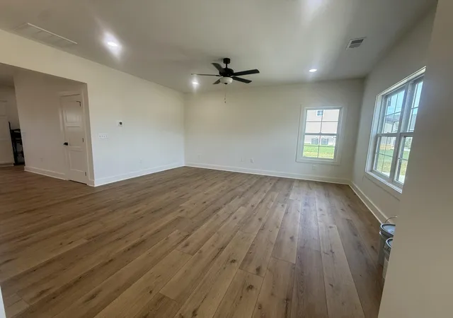 Photo 3 of Sale Pending at 140 Patchen Dr, Nicholasville, KY 40356 | MLS# 26022527 | Listing updated on 2026-10-13