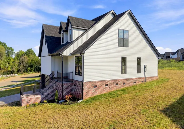 Photo 3 of Single family home for sale at 417 Krauss Dr, Nicholasville, KY 40356 | MLS# 26022540 | Listing updated on 2026-10-05