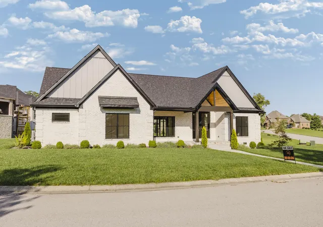 Photo 2 of Single family home for sale at 1433 Clubhouse Ln, Mount Sterling, KY 40353 | MLS# 26024158 | Listing updated on 2026-09-03