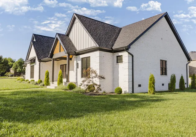 Photo 3 of Single family home for sale at 1433 Clubhouse Ln, Mount Sterling, KY 40353 | MLS# 26024158 | Listing updated on 2026-09-03