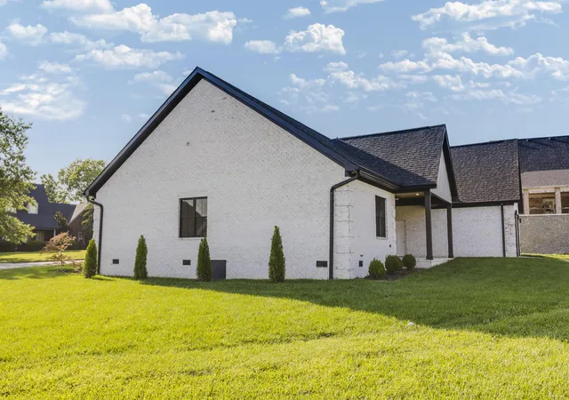 Photo 3 of Single family home for sale at 1433 Clubhouse Ln, Mount Sterling, KY 40353 | MLS# 26024158 | Listing updated on 2026-09-03