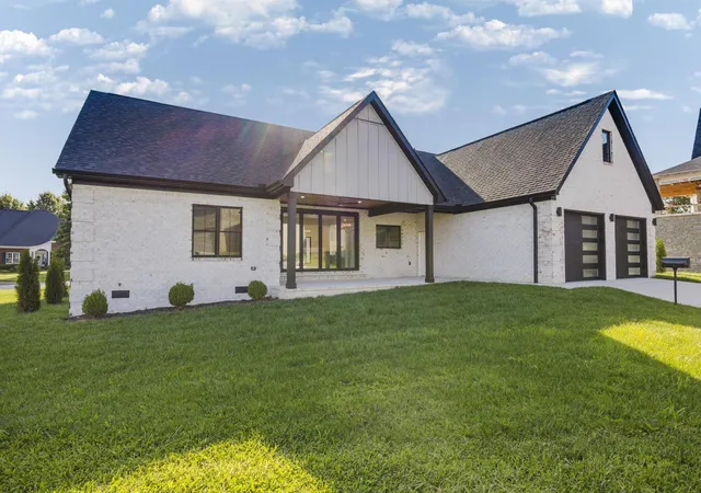 Photo 4 of Single family home for sale at 1433 Clubhouse Ln, Mount Sterling, KY 40353 | MLS# 26024158 | Listing updated on 2026-09-03