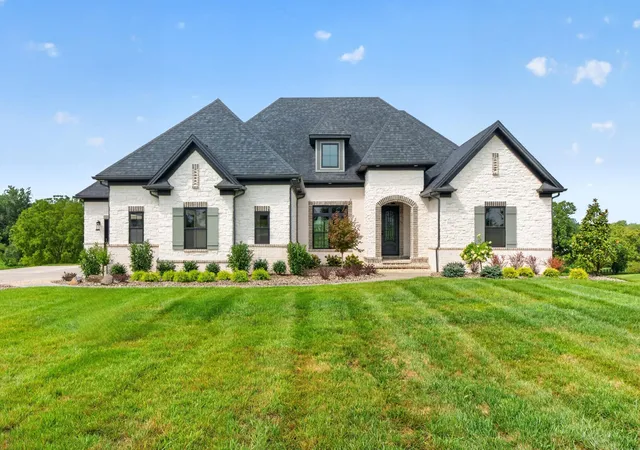 Photo 1 of Mansion for sale at 216 Doe Run Rd, Lexington, KY 40515 | MLS# 26022718 | Listing updated on 2026-09-29