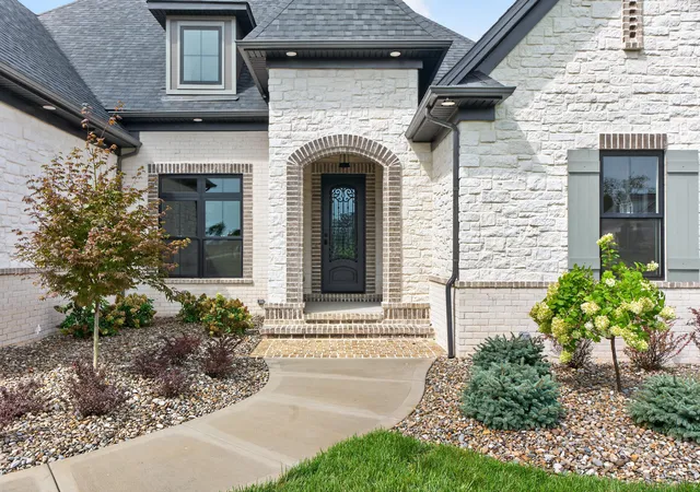 Photo 3 of Single family home for sale at 216 Doe Run Rd, Lexington, KY 40515 | MLS# 26022718 | Listing updated on 2026-09-29