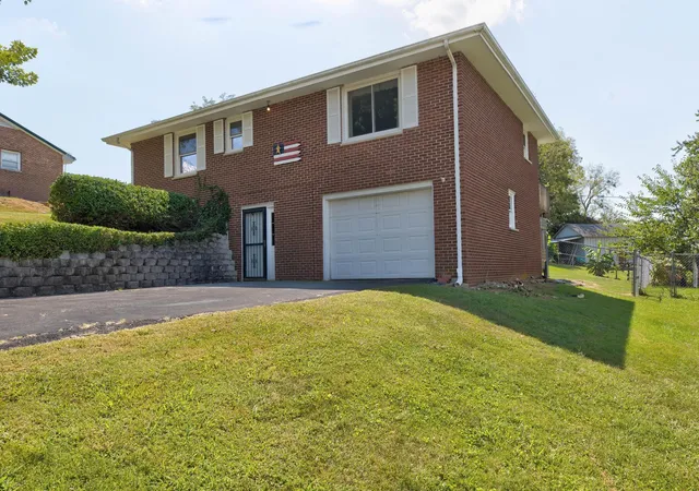 Photo 3 of Single family home for sale at 116 Fuller Way, Mount Sterling, KY 40353 | MLS# 26025288 | Listing updated on 2026-09-14