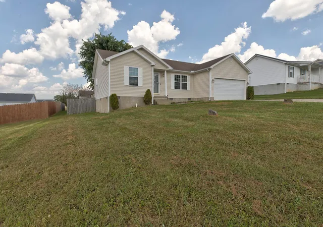 Photo 3 of Single family home for sale at 332 Woodland Ln, Mount Sterling, KY 40353 | MLS# 26024821 | Listing updated on 2026-09-09