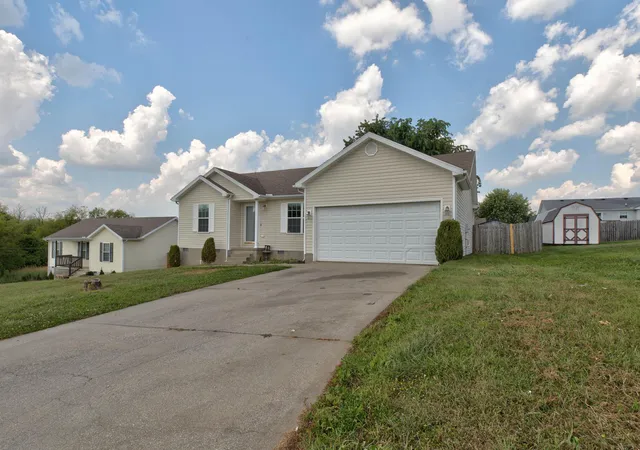 Photo 3 of Single family home for sale at 332 Woodland Ln, Mount Sterling, KY 40353 | MLS# 26024821 | Listing updated on 2026-09-09