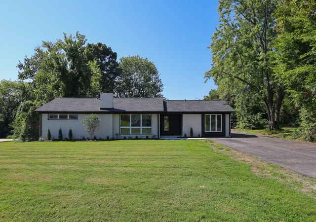 Photo 1 of Sale Pending at 209 Cambridge Dr, Paducah, KY 42001 | MLS# 26024213 | Listing updated on 2026-09-09