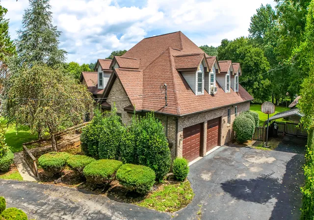 Photo 4 of Single family home for sale at 106 S Allison Ave, Barbourville, KY 40906 | MLS# 26022598 | Listing updated on 2026-09-09