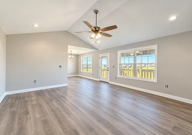 Photo 3 of Single family home for sale at 275 Stoney Crk Way, Berea, KY 40403 | MLS# 26022630 | Listing updated on 2026-09-15