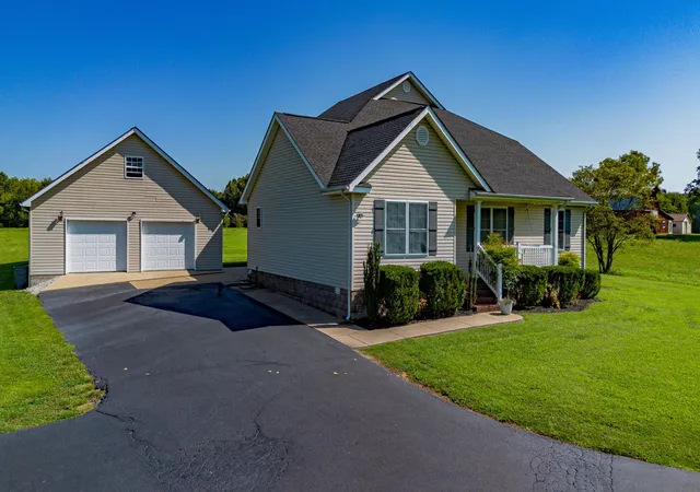 Photo 2 of Single family home for sale at 10025 Childress Rd, West Paducah, KY 42086 | MLS# 26023978 | Listing updated on 2026-09-01