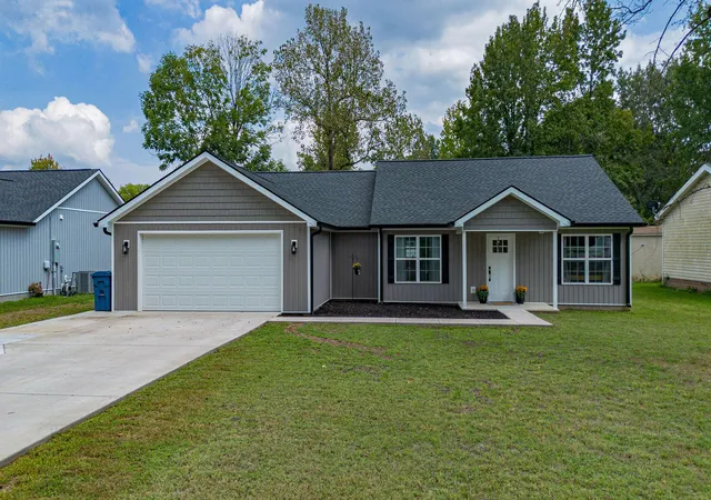 Photo 1 of Single family home for sale at 1910 Debby Dr, Paducah, KY 42003 | MLS# 26025020 | Listing updated on 2026-09-11