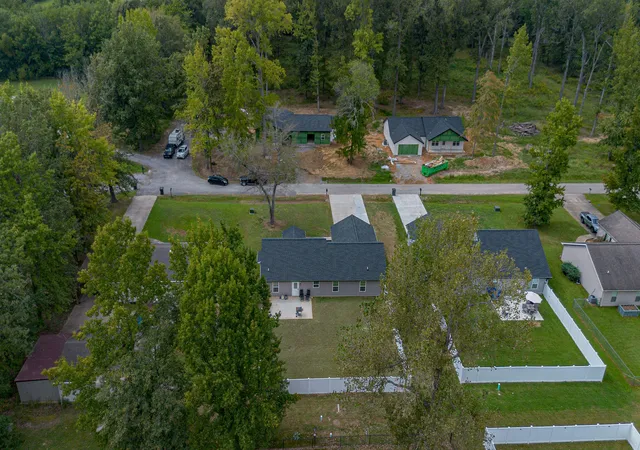 Photo 25 of Single family home for sale at 1910 Debby Dr, Paducah, KY 42003 | MLS# 26025020 | Listing updated on 2026-09-11