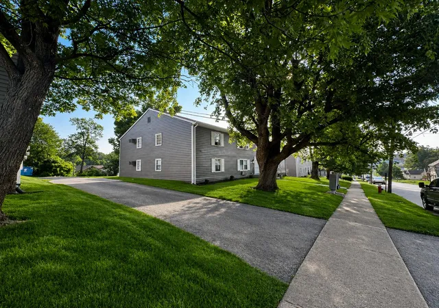 Photo 2 of Multi family home for sale at 115 E Walnut St, Danville, KY 40422 | MLS# 26025511 | Listing updated on 2026-10-13